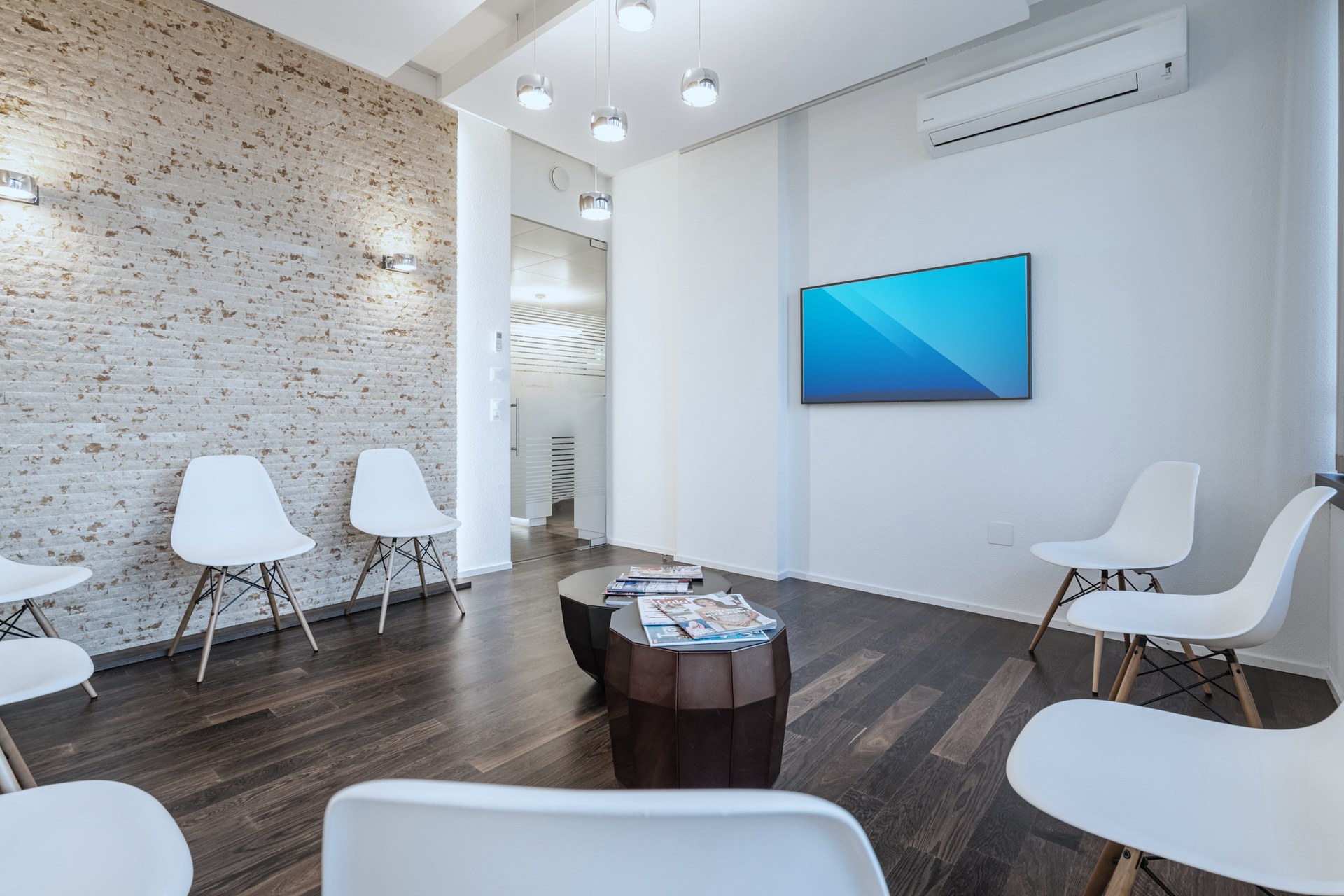 Praxis TV — DOOH-Werbescreen